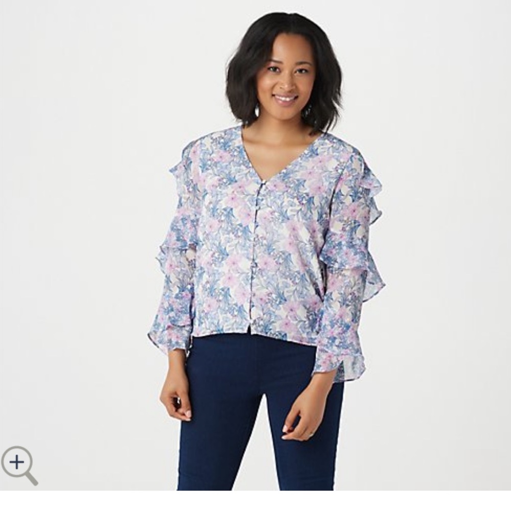NWT Vince Camuto floral blouse with ruffle sleeves